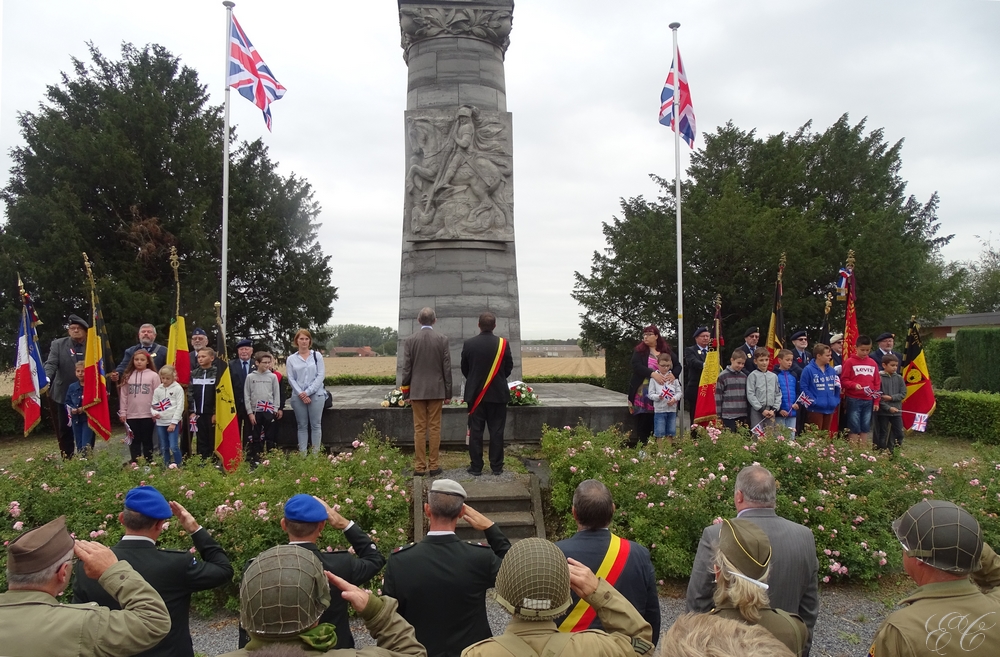 monument liberation anglais commemoration hertain