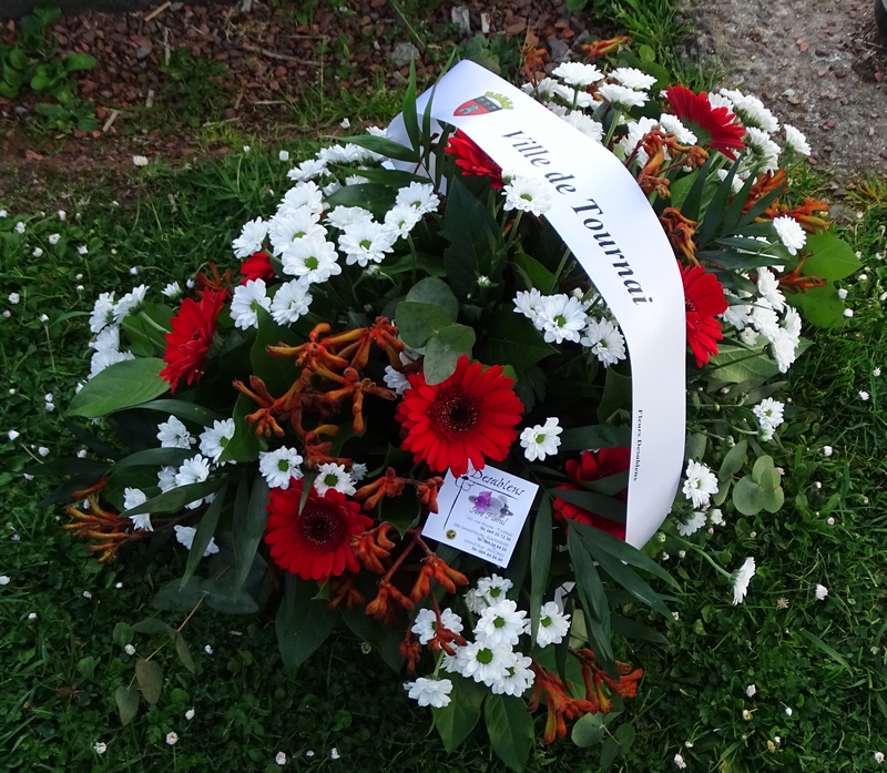 commemoration 8 mai tournai monument aux morts