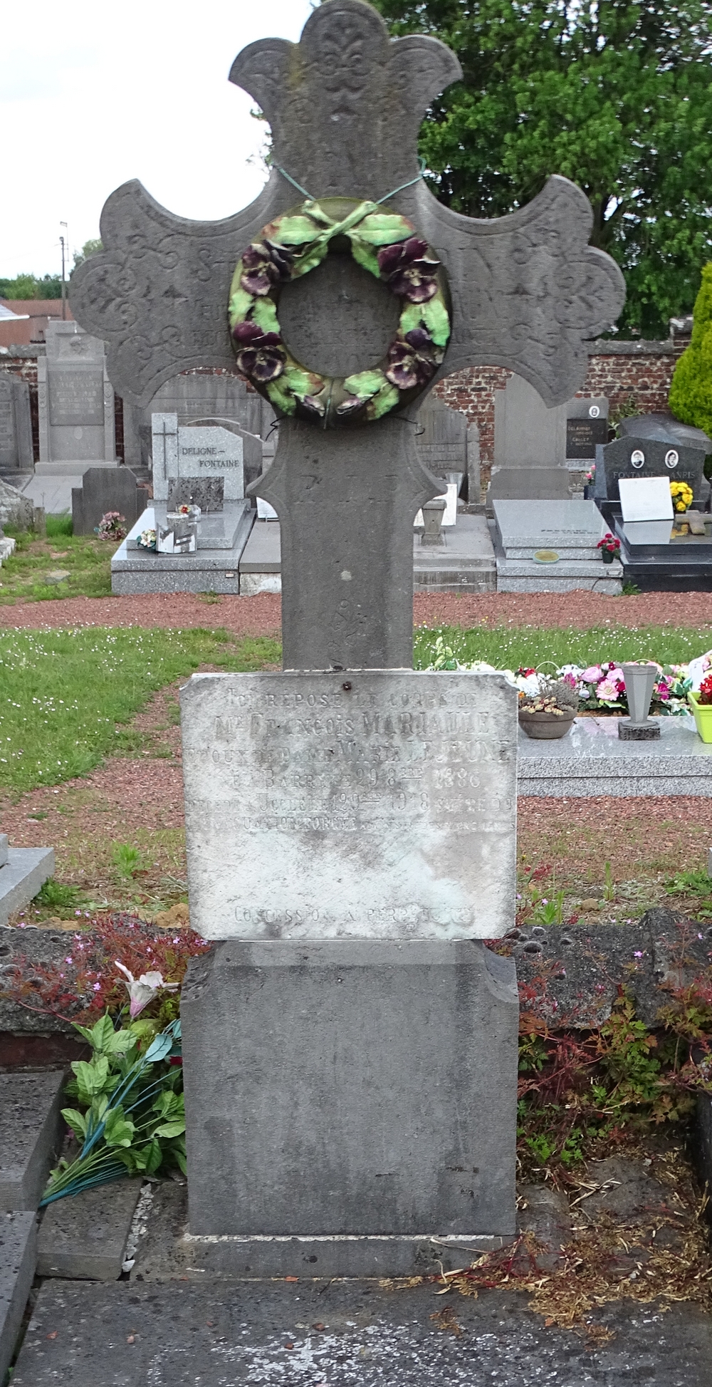 cimetiere barry tombe  couronne